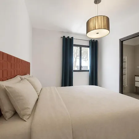 E Follicie By Interhome *